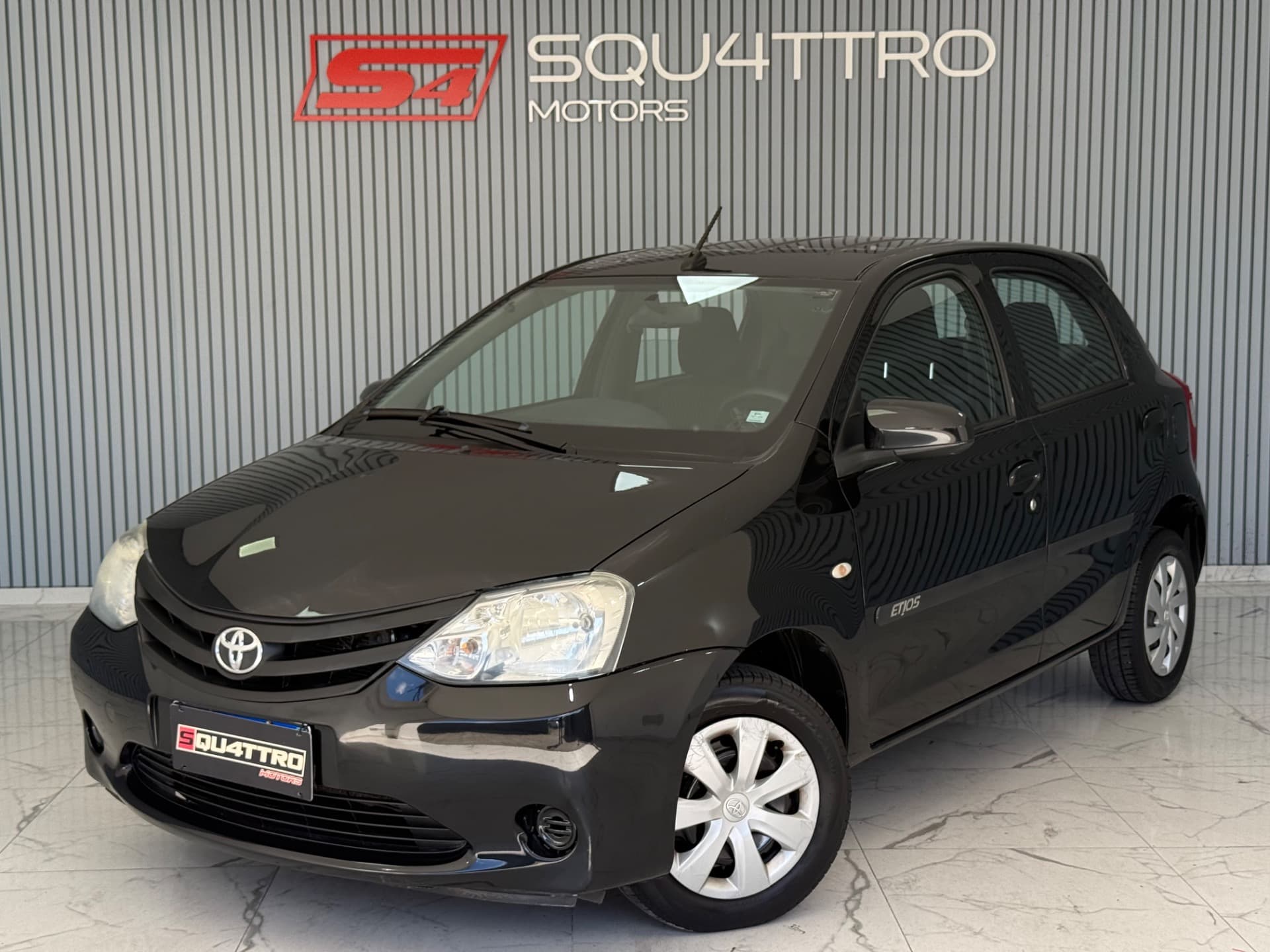 Toyota Etios Hb X 13l Mt 2017 foto 1