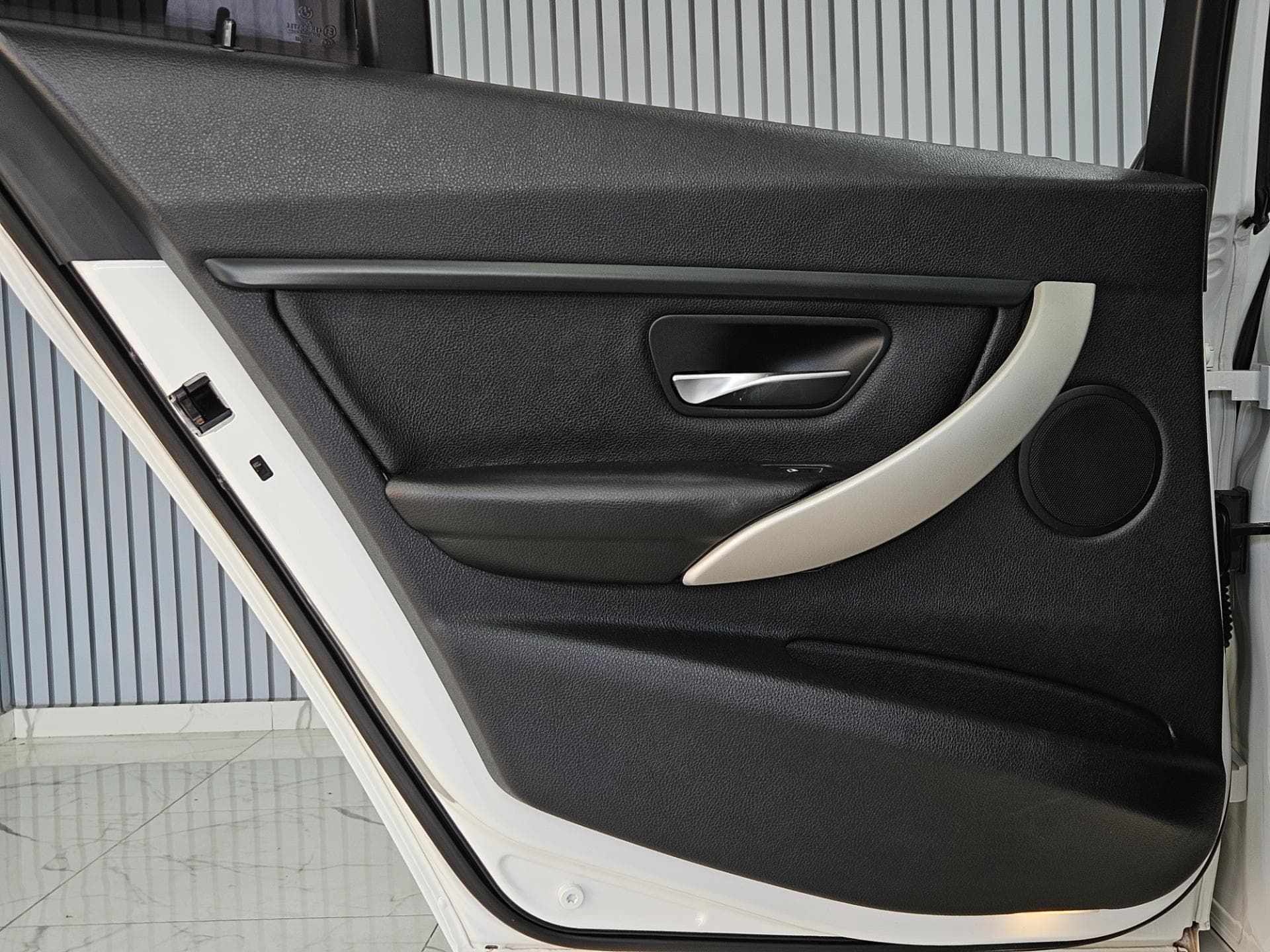 Bmw 320i 3b11 2014 miniatura 17