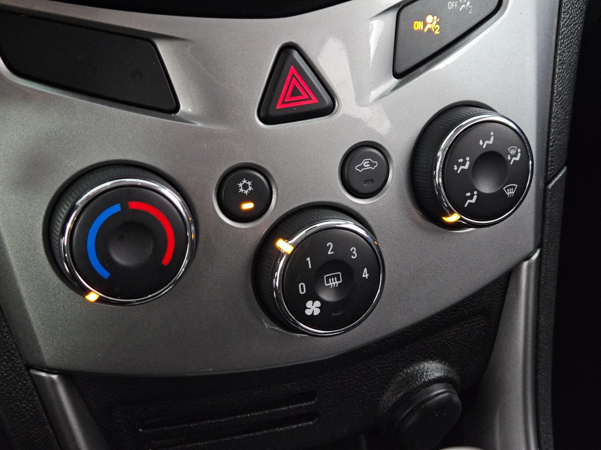 Chevrolet Tracker Ltz At 2015 miniatura 12